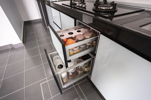 BLENO Sauce Drawer Soft Close 2 BLENO Sauce Drawer Soft Close 2