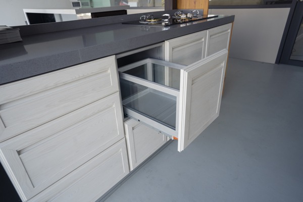 BLENO Sauce Drawer Soft Close 6 BLENO Sauce Drawer Soft Close 6