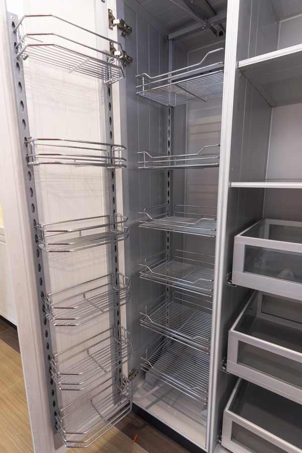 BLENO Tall Unit Pull Out Basket 1 BLENO Tall Unit Pull Out Basket 1