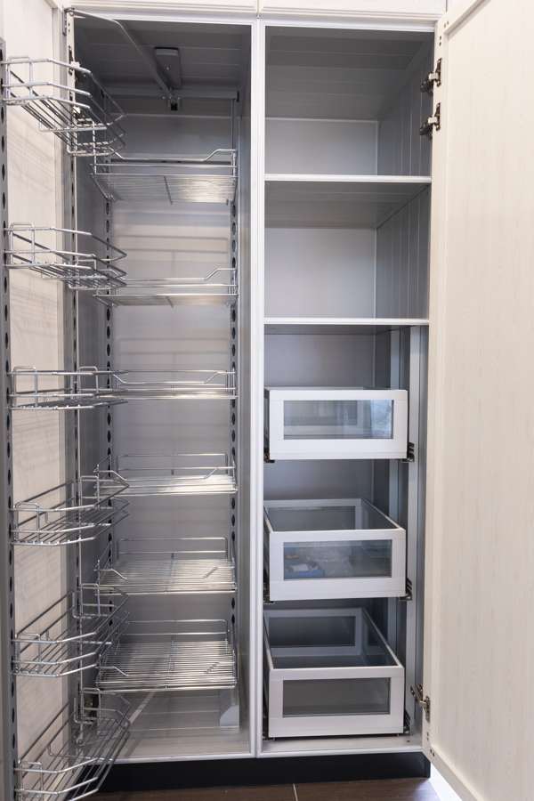 BLENO Tall Unit Pull Out Basket & BLENO Pull Out Glass Box BLENO Tall Unit Pull Out Basket & BLENO Pull Out Glass Box